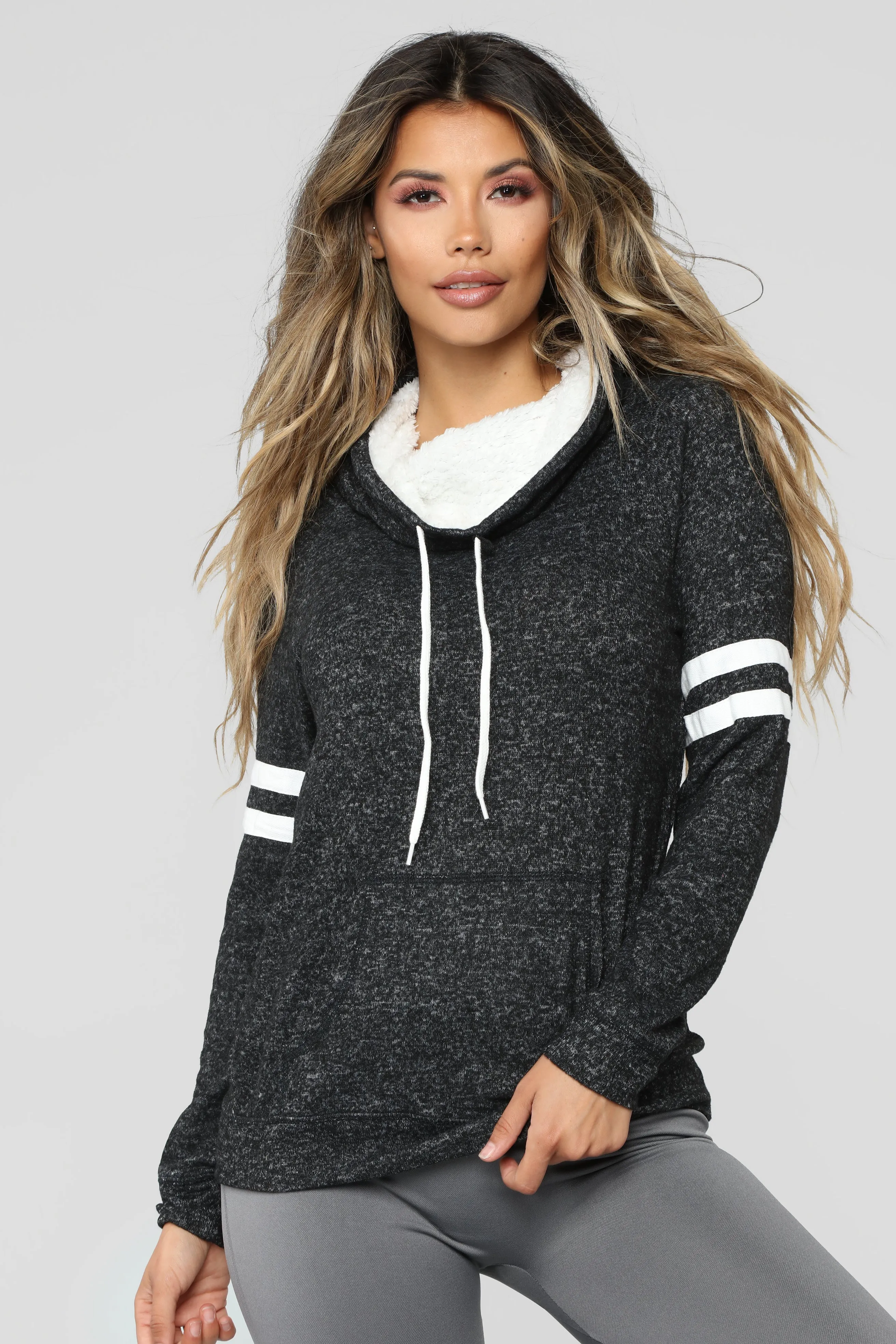 Aleyna Sherpa Lined Pullover Hoodie - Black