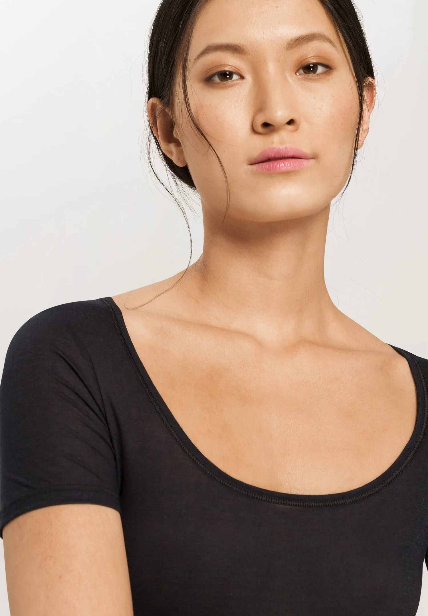 Ultralight Cotton Round Neck Fitted Top | Black 71827-019